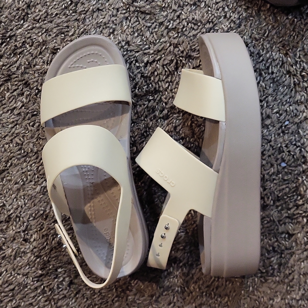 Croc's Brooklyn Low Wedge